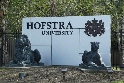 shutterstock_619061462.jpg Sign for Hofstra University flanked by lion statues