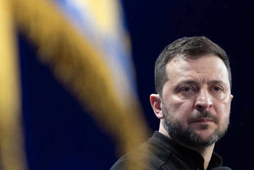 volodymyr-zelenskyy2589969781jpg Person with short hair next to blurred yellow flag