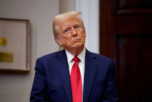 trump2591582183 Person in suit and red tie standing indoors